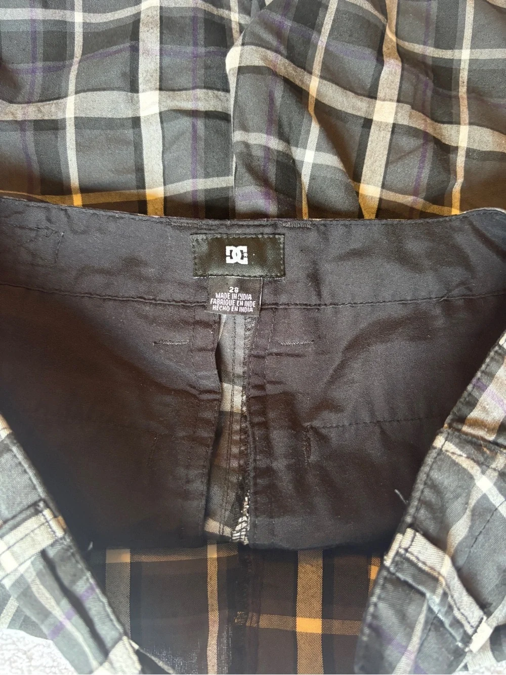 DC Men's Black and Gray Plaid Flat-Front Shorts.  Size 28. Poly Blend, Pockets.